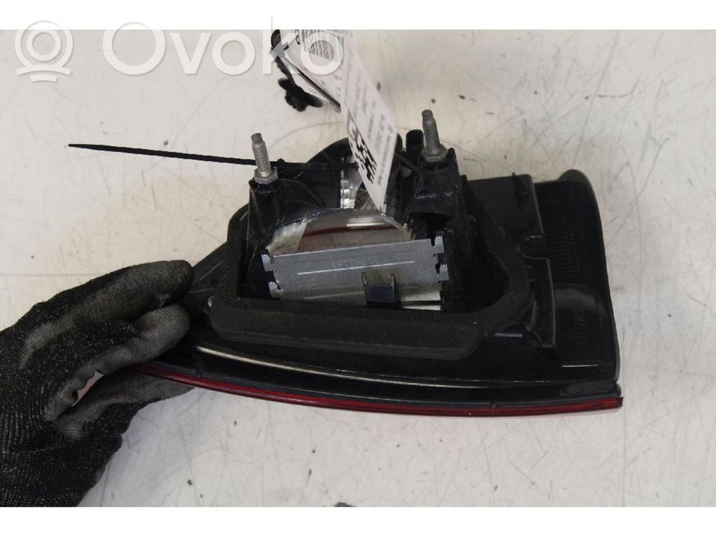 Renault Clio IV Luci posteriori del portellone del bagagliaio 