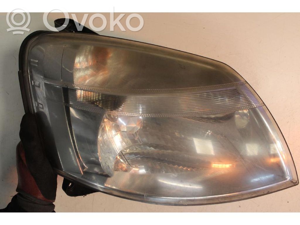 Peugeot Partner Lampa przednia 