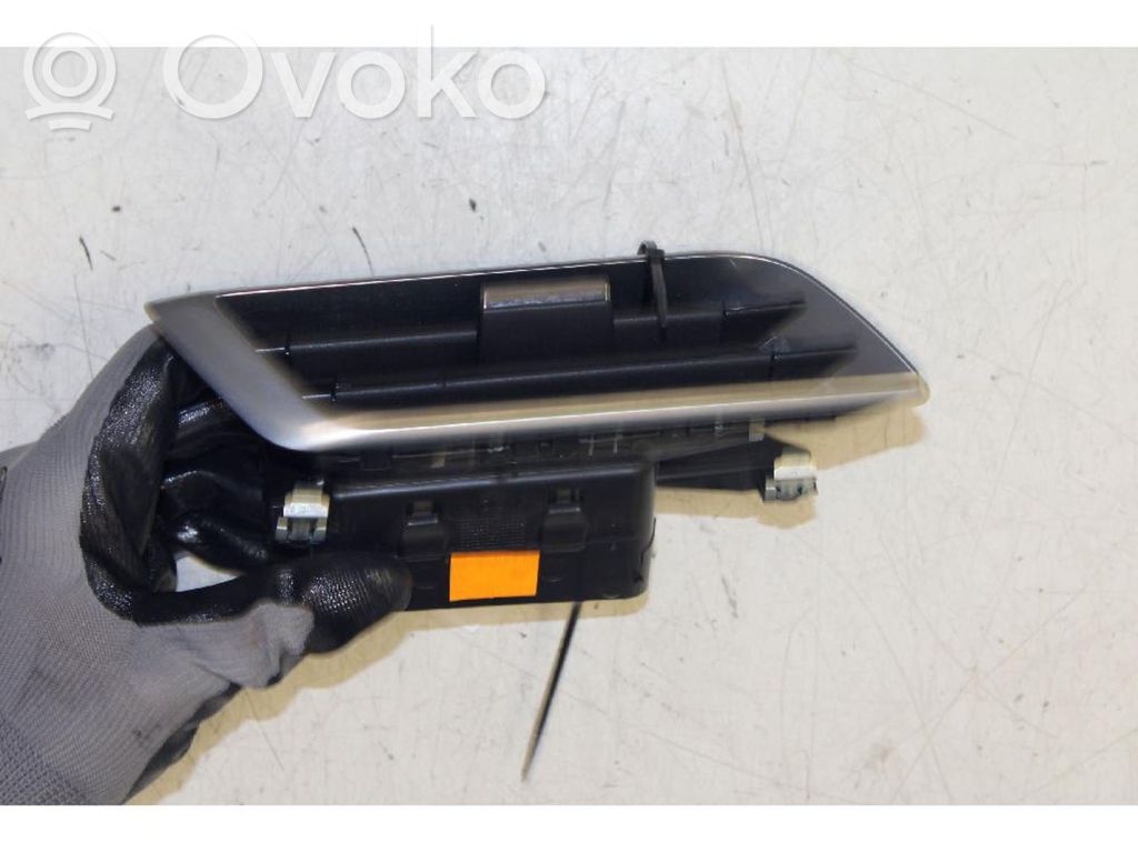 Peugeot 5008 II Moldura protectora de la rejilla de ventilación lateral del panel