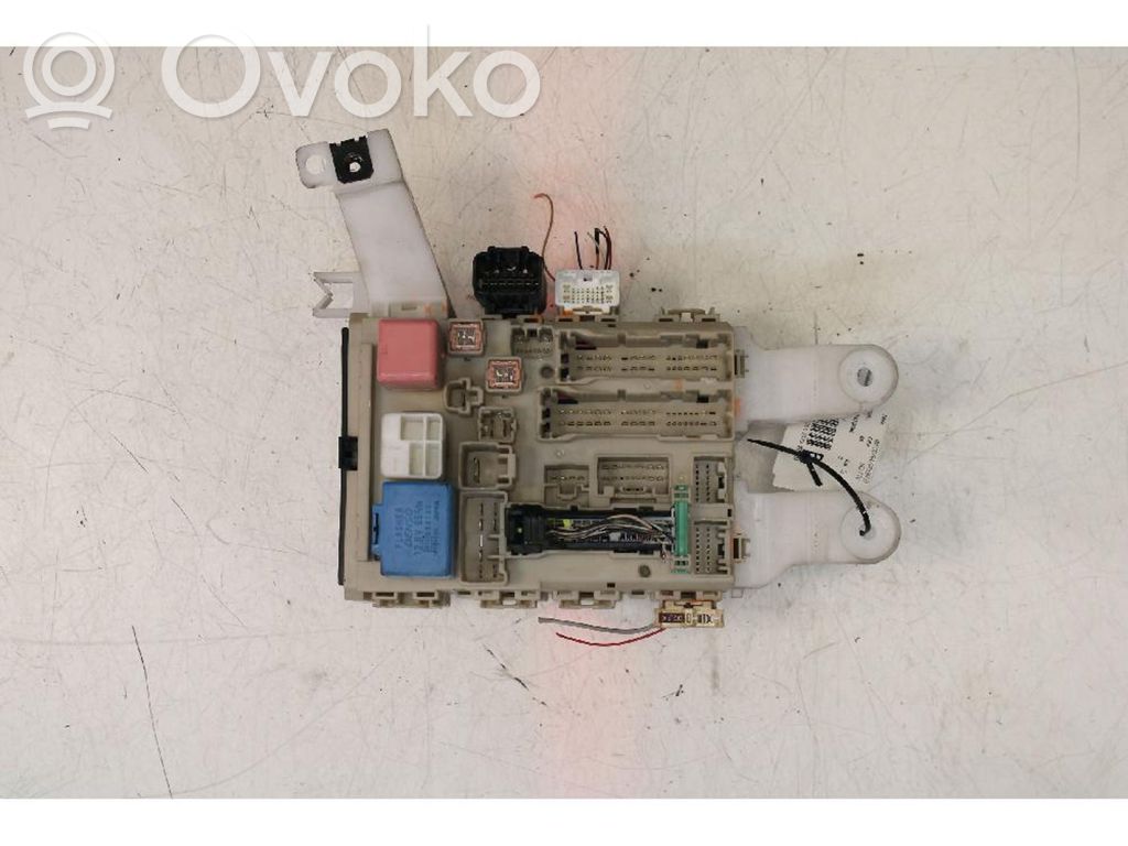 Toyota Verso Ramka / Moduł bezpieczników 