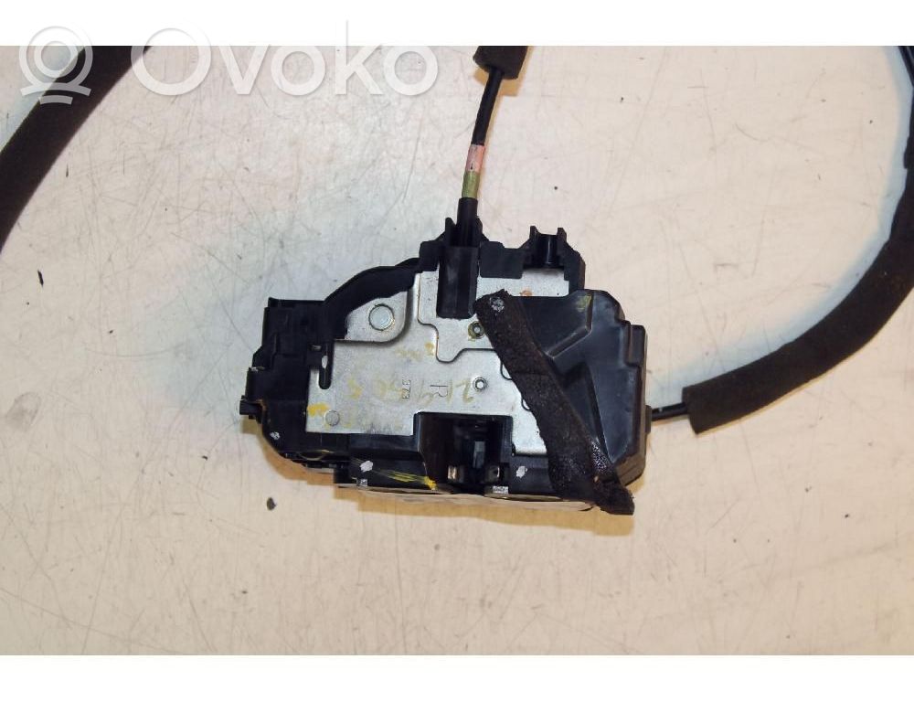 Cerradura de puerta delantera