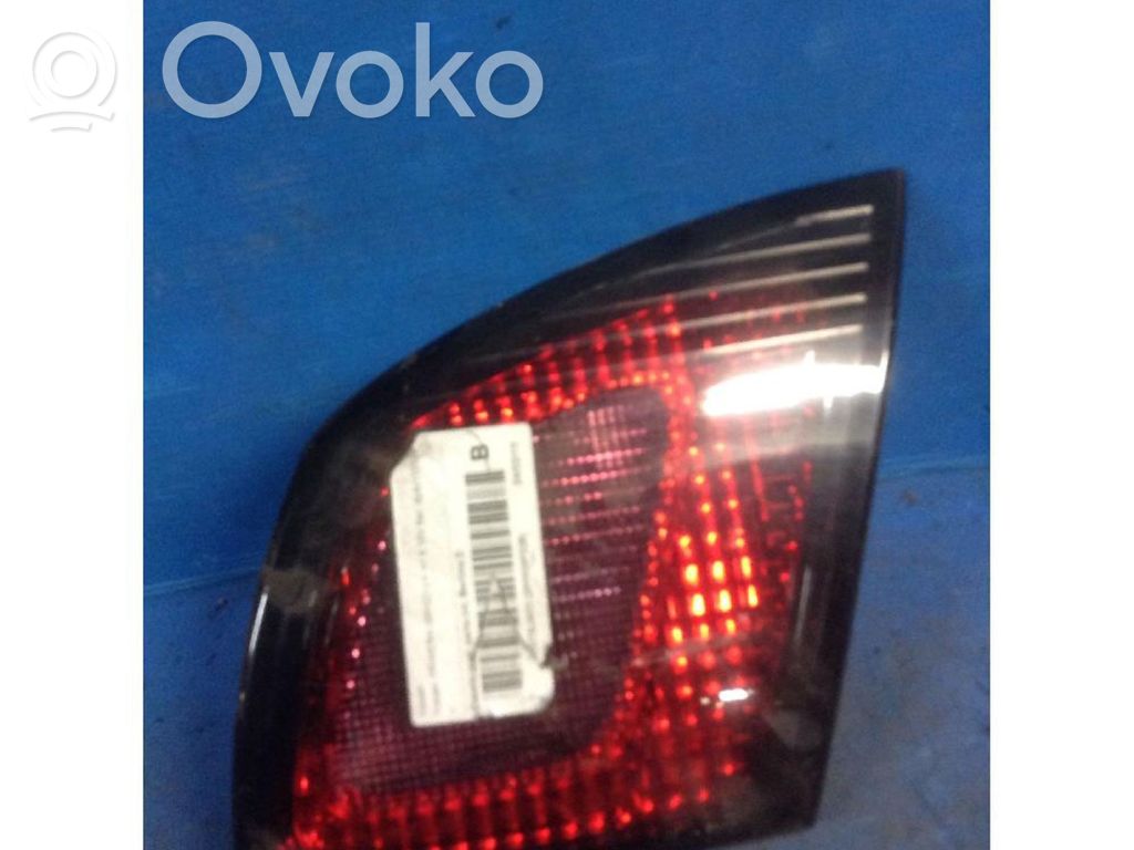Nissan Primera Lampy tylnej klapy bagażnika 
