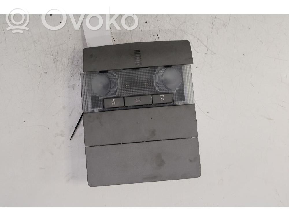 Etuistuimen valo
