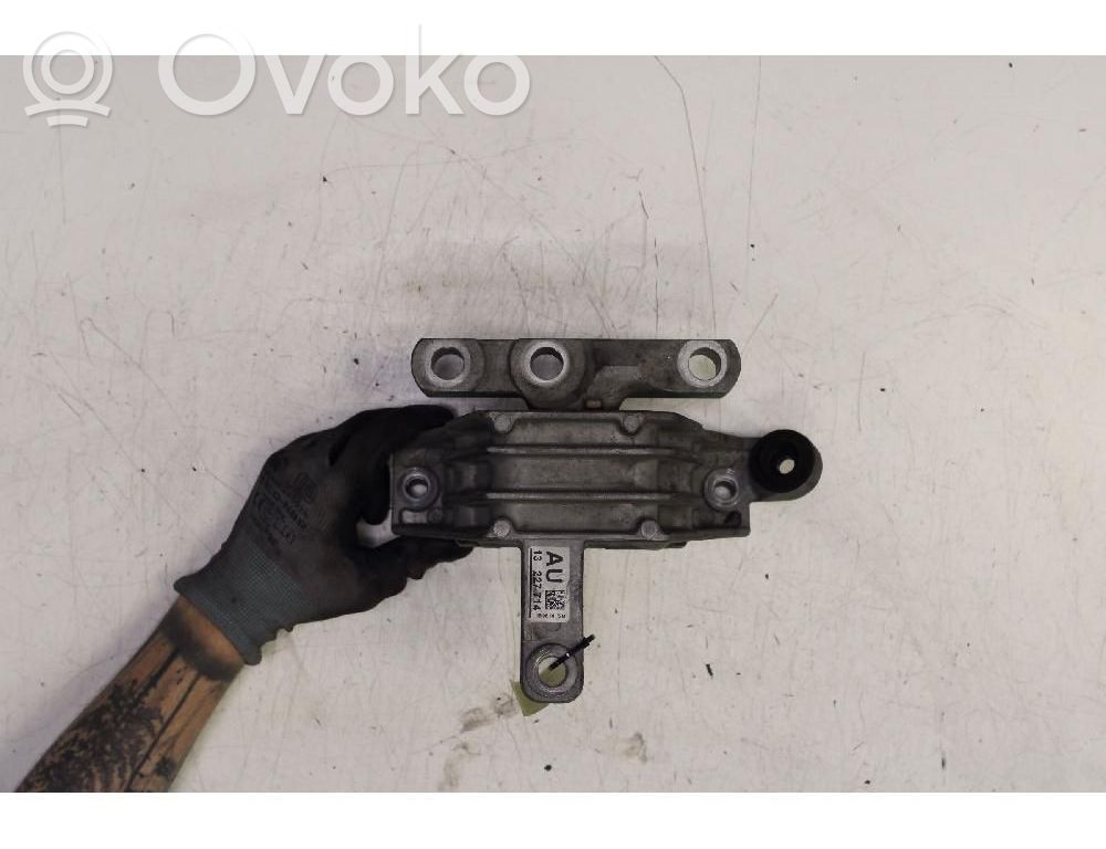 Opel Insignia A Engine mount bracket 