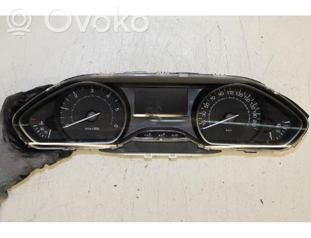 Peugeot 2008 I Geschwindigkeitsmesser Cockpit 