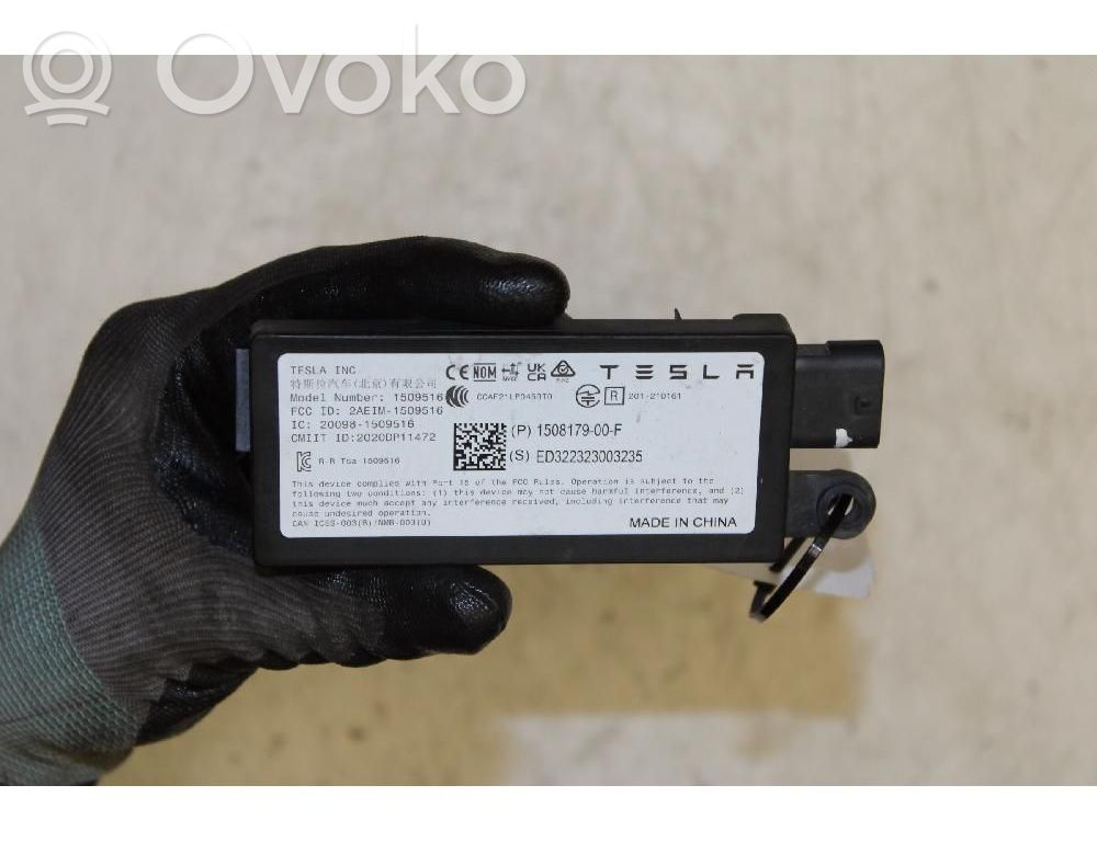 Tesla Model Y Puhelimen käyttöyksikkö/-moduuli 