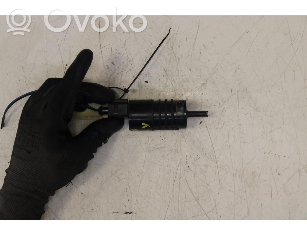 Tesla Model Y Windscreen/windshield washer pump 