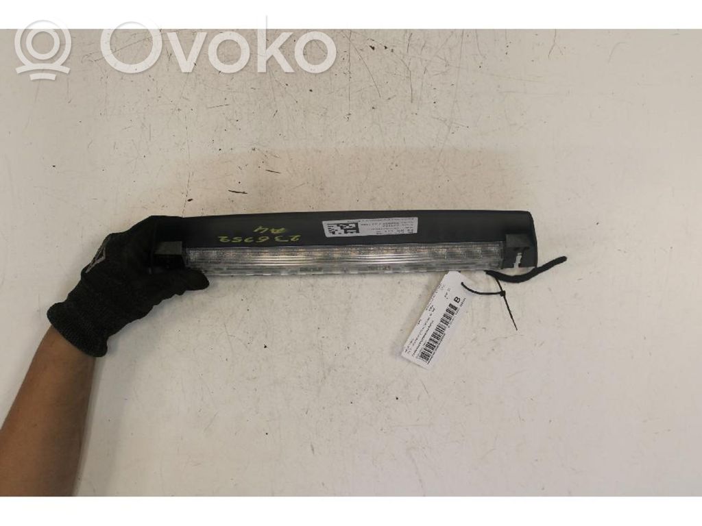 Kolmas/lisäjarruvalo   8W5945097E,012179017,2DA0121791