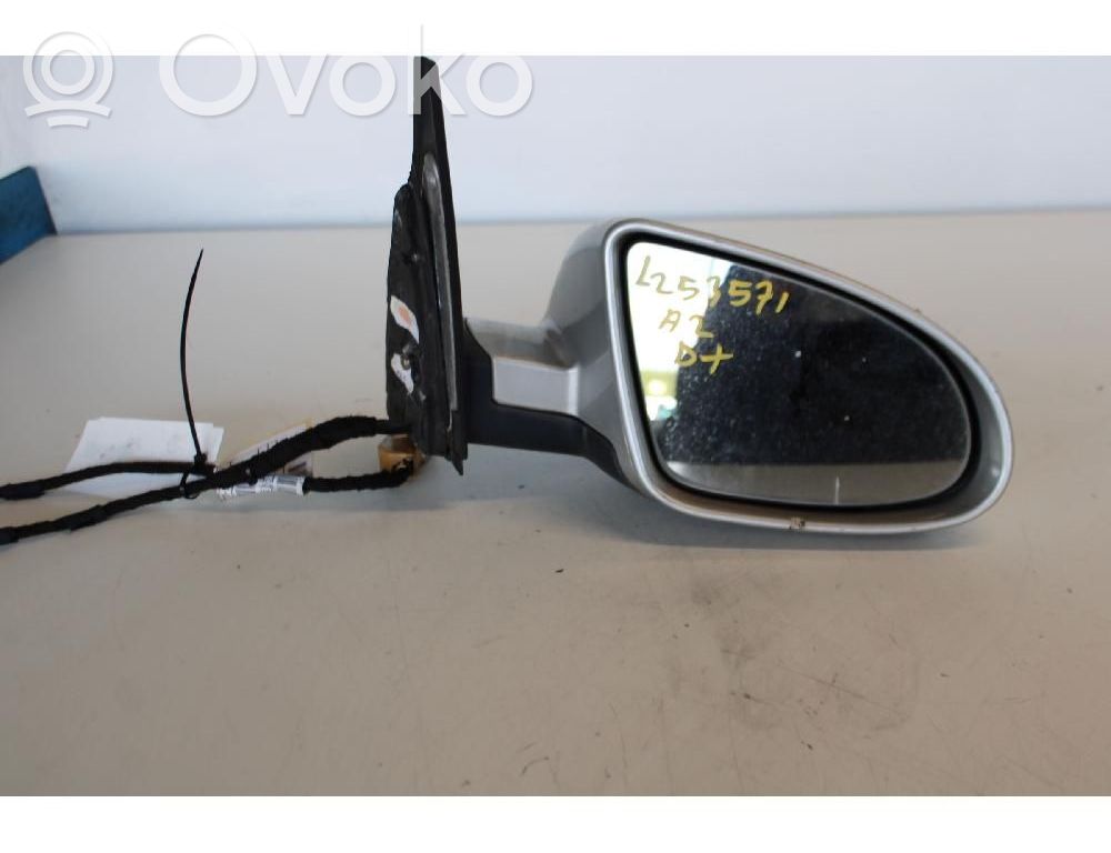 Feu antibrouillard avant   8Z0941699