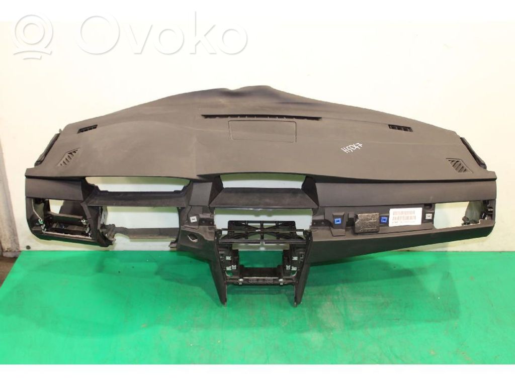 BMW 5 E60 E61 Dashboard 