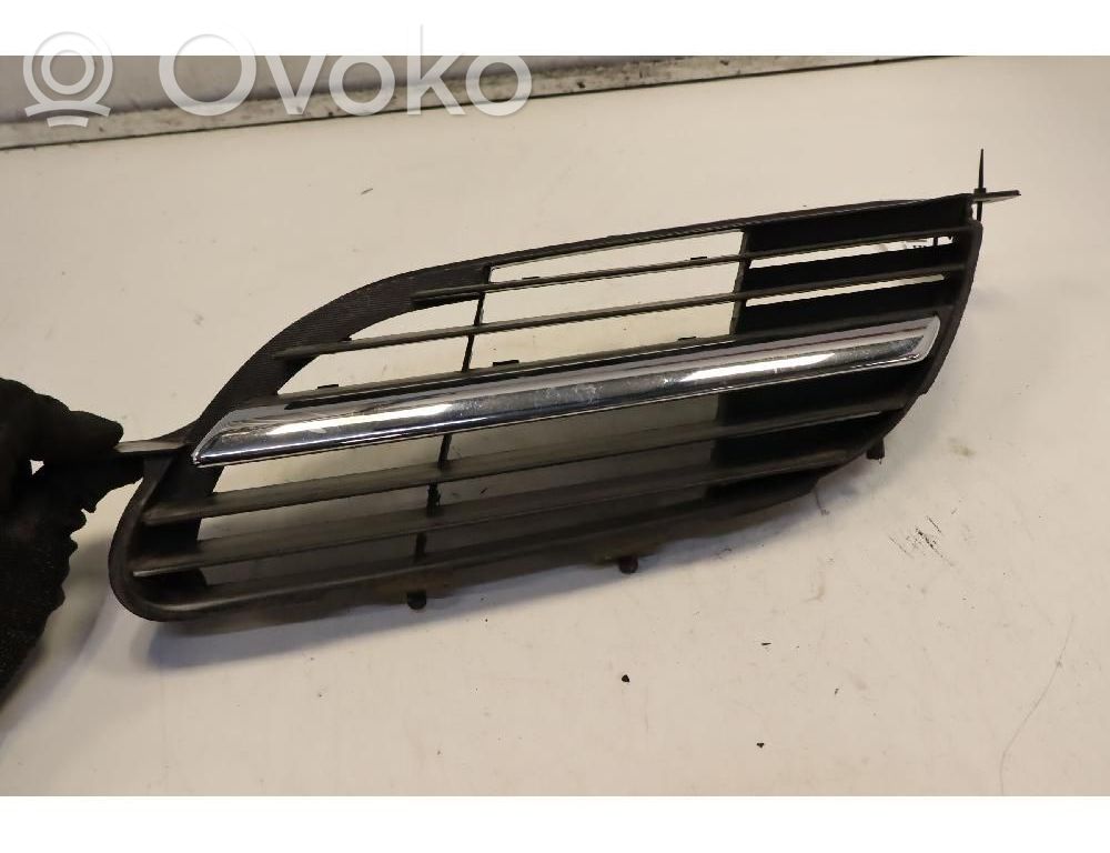 Nissan Almera Tino Griglia anteriore