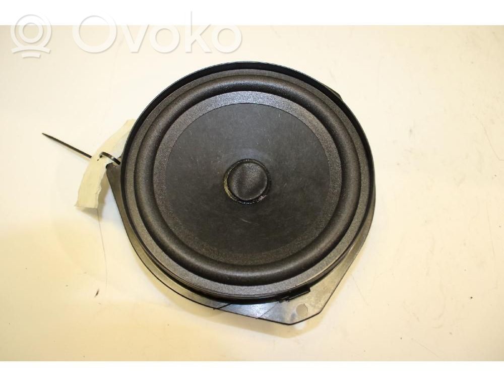 Alfa Romeo Stelvio Takaoven kaiutin