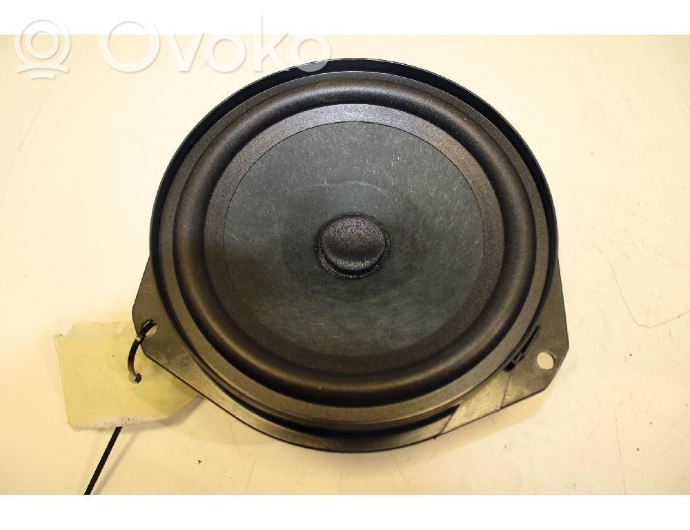 Alfa Romeo Stelvio Takaoven kaiutin