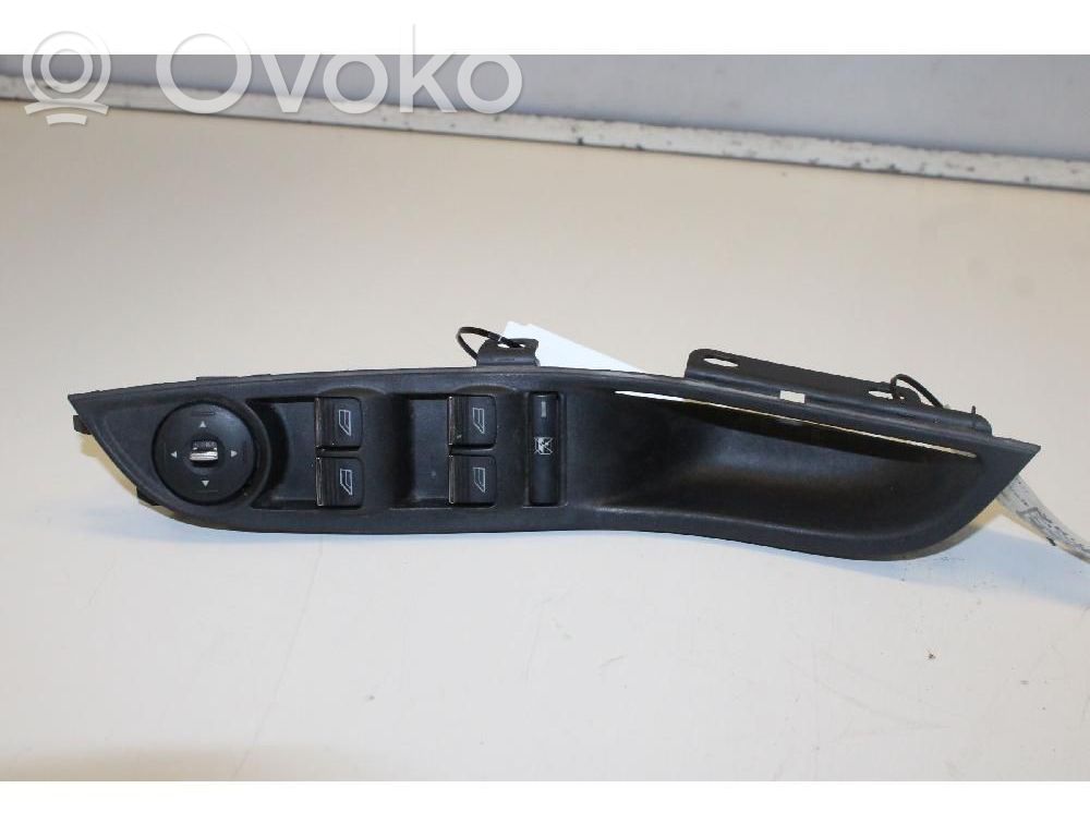 Interrupteur commade lève-vitre   AM5T14A132AA
