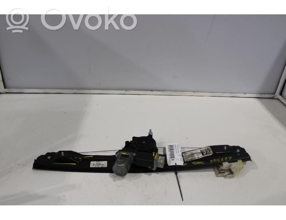 Fiat 500L Macara ușă față cu motor 