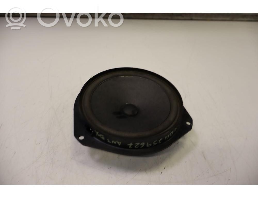 Altavoz de la puerta delantera