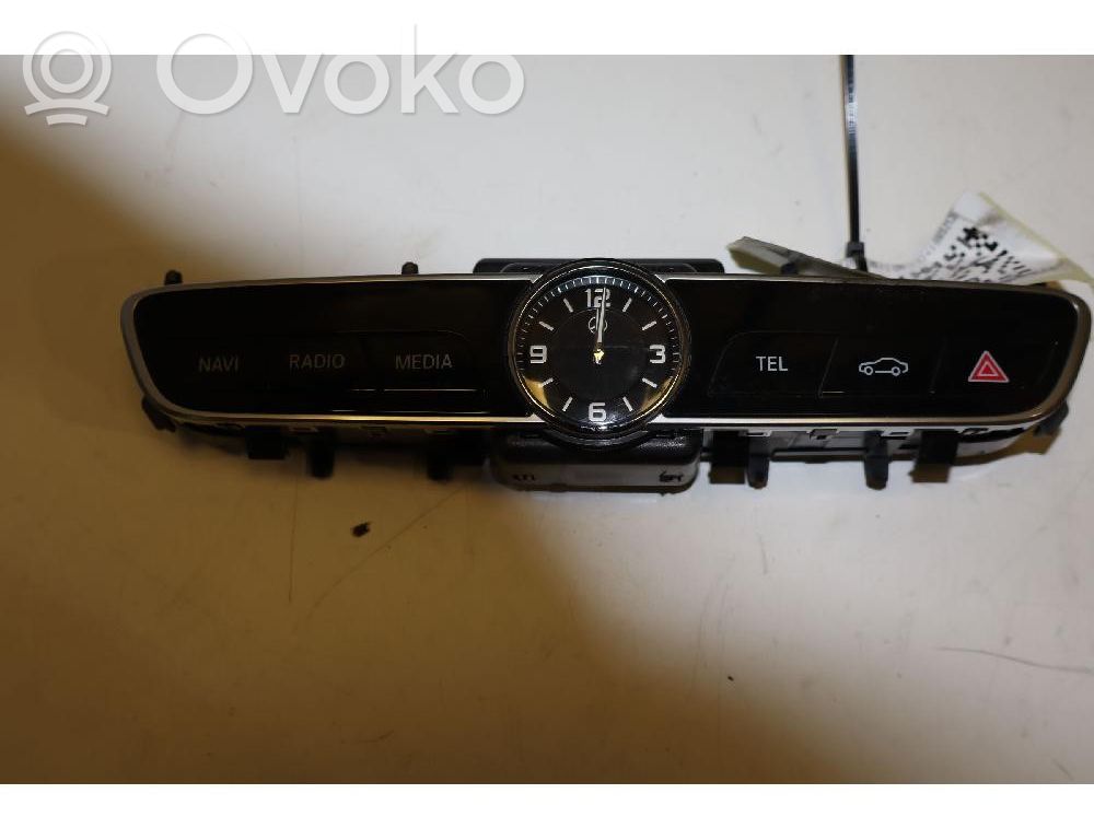Mercedes-Benz E W213 Hazard light switch