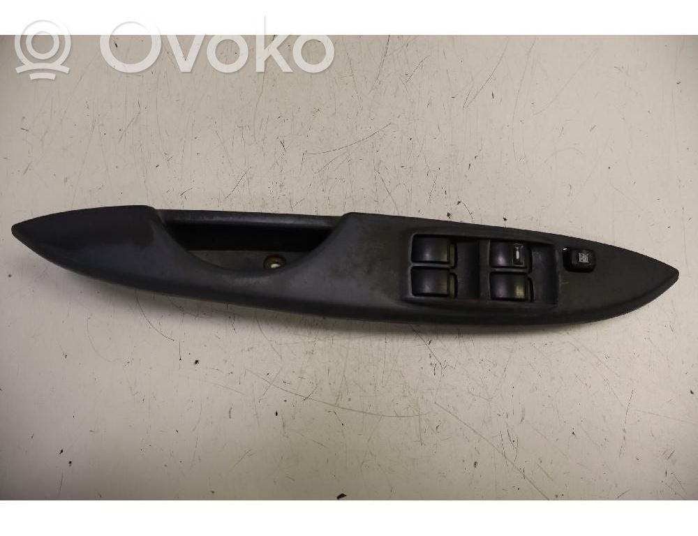 Electric window control switch   C8DD322M