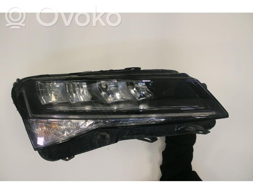 Skoda Superb B8 (3V) Lampa przednia 