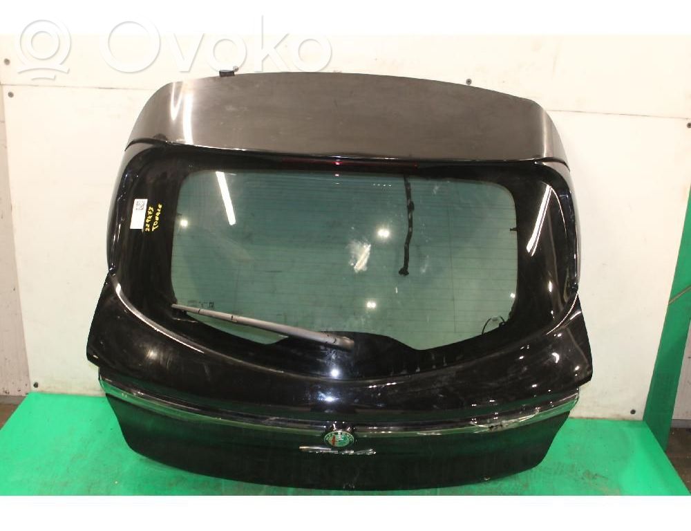 Alfa Romeo Tonale Puerta del maletero/compartimento de carga 