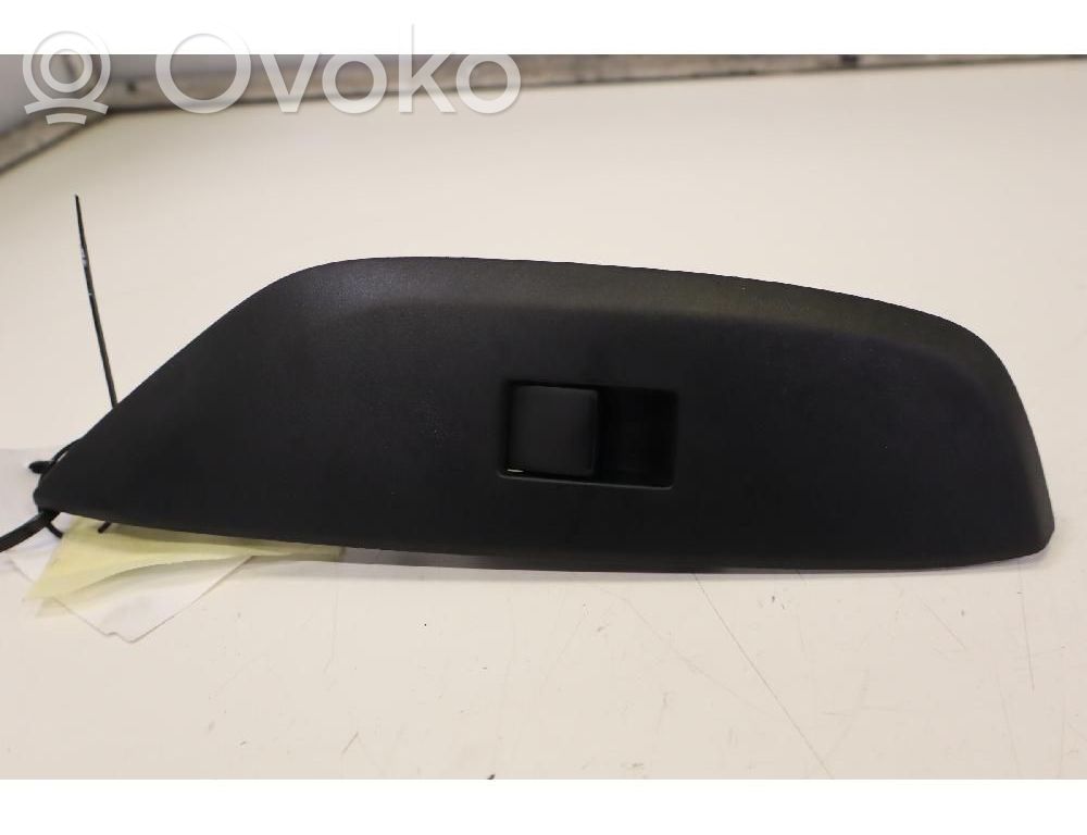 Toyota Yaris Cross Przyciski szyb 