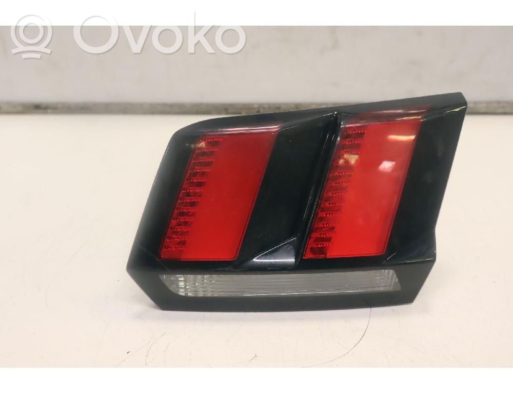 Peugeot 3008 II Lampă spate în capacul portbagajului 
