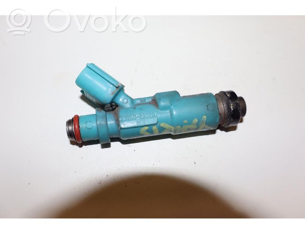 Inyector de combustible   2325023020