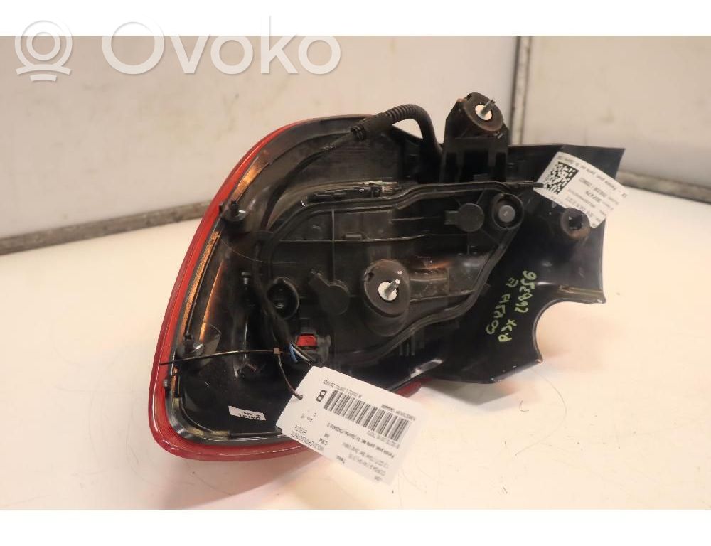 Opel Corsa E Aizmugurējais lukturis virsbūvē 