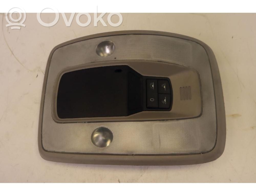 Etuistuimen valo   39806308