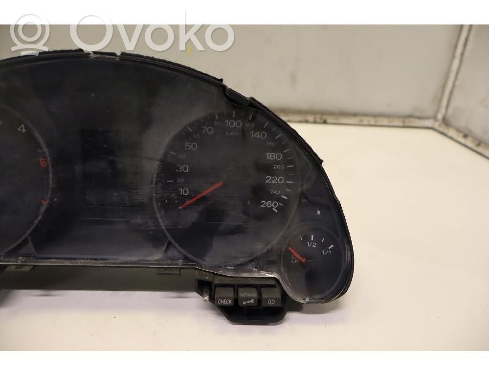 Audi A4 S4 B7 8E 8H Licznik / Prędkościomierz 