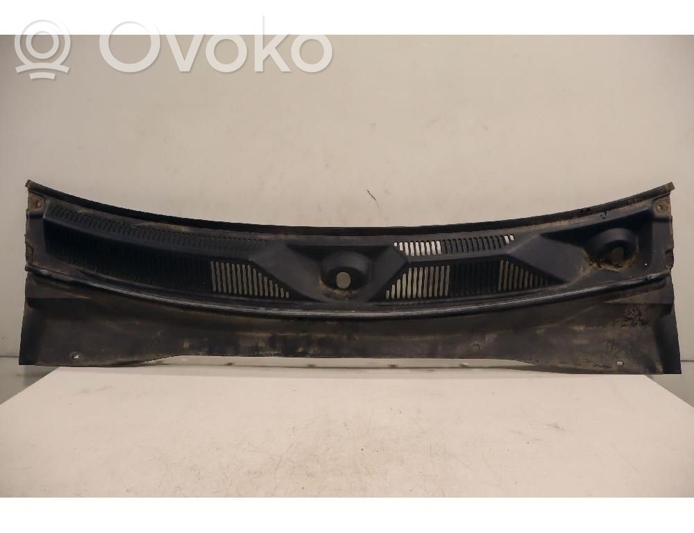Jeep Cherokee IV KK Windshield trim 