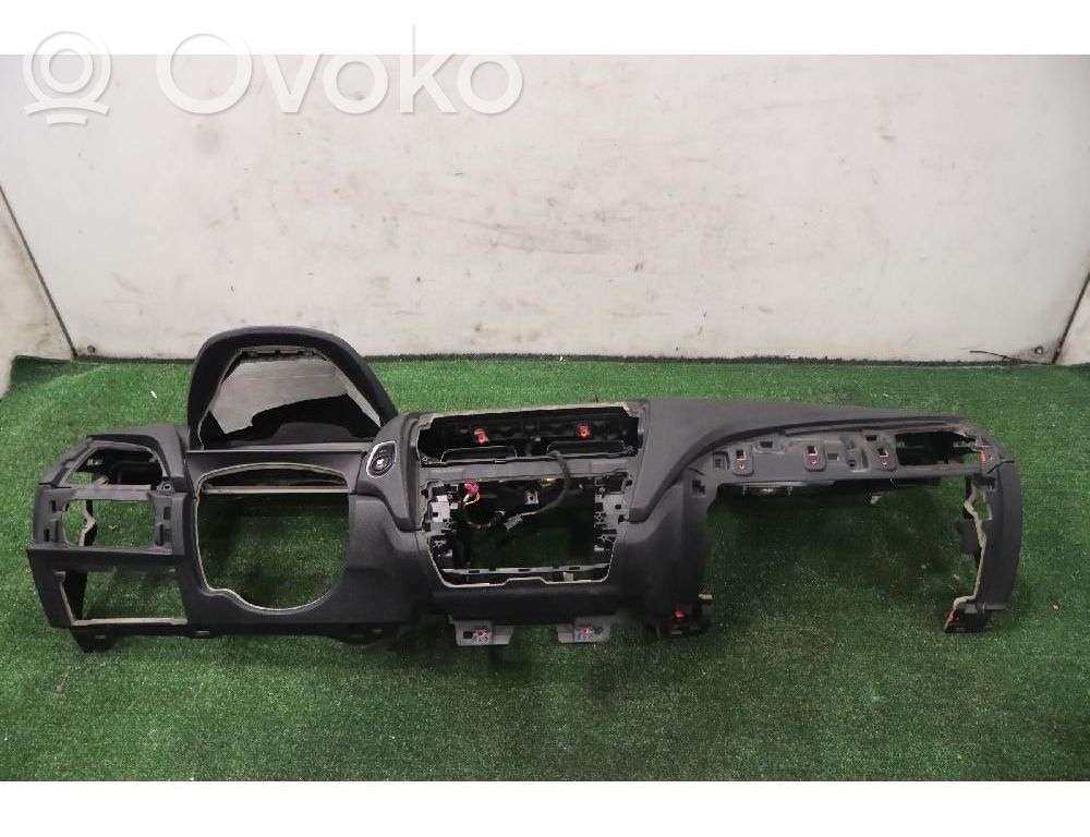 BMW 1 F20 F21 Панель 