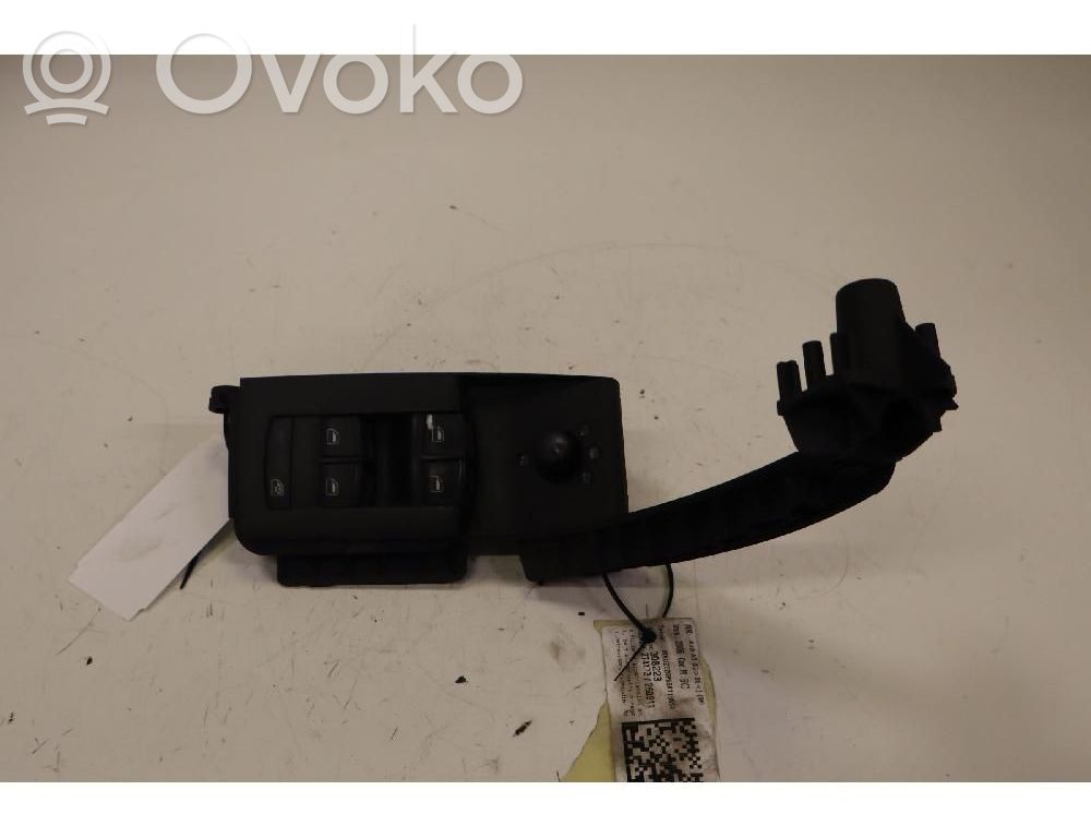 Comutator comandă geamuri electrice   8P4959521B