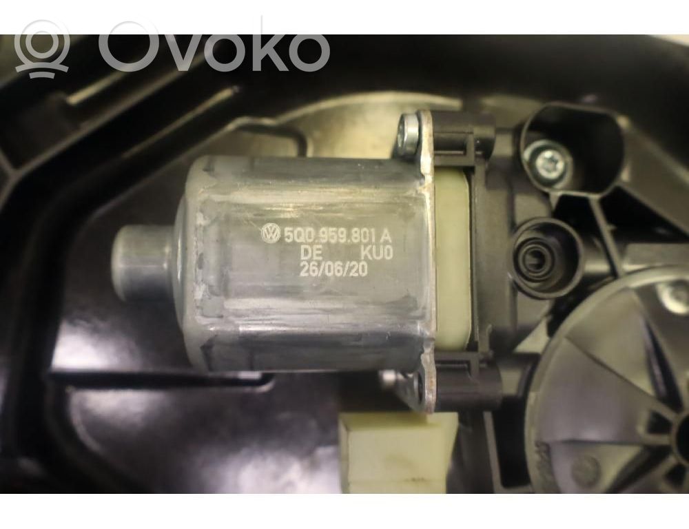 Volkswagen Golf VIII Macara ușă față cu motor 