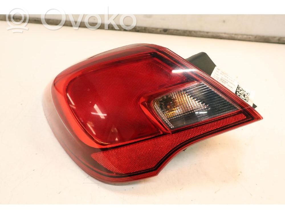 Opel Corsa E Aizmugurējais lukturis virsbūvē 