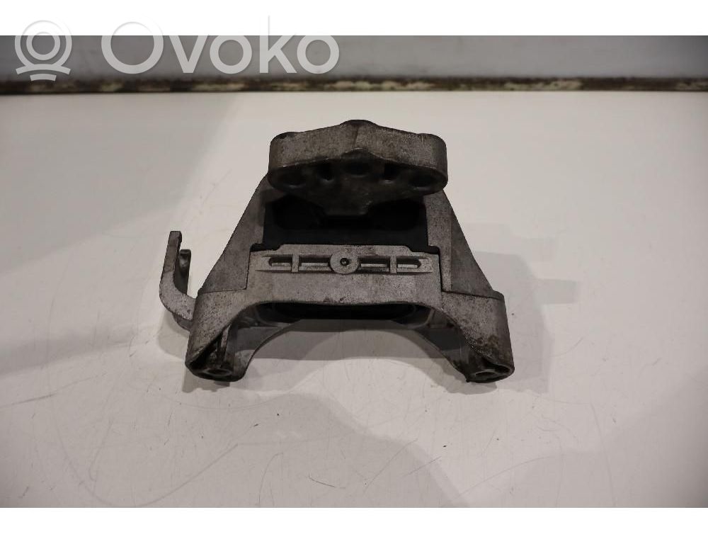 Engine mount bracket
