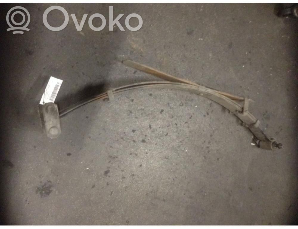 Mitsubishi Pajero Molla a balestra posteriore