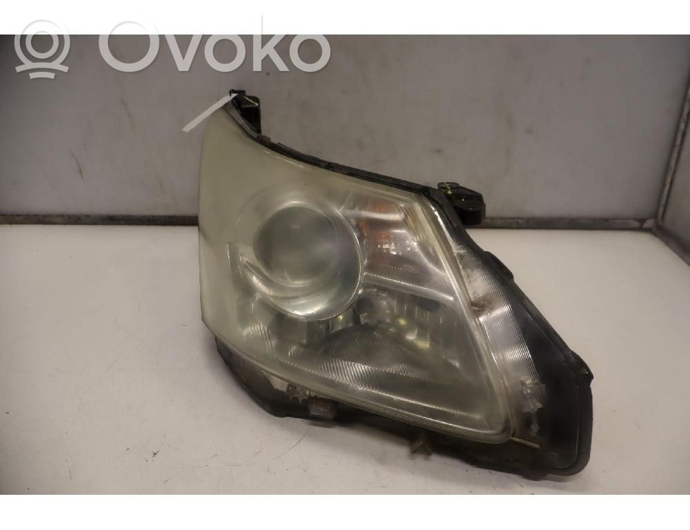 Toyota Avensis T270 Lampa przednia 