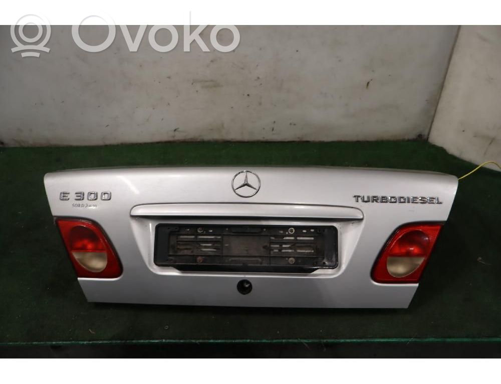 Mercedes-Benz E W210 Puerta del maletero/compartimento de carga 