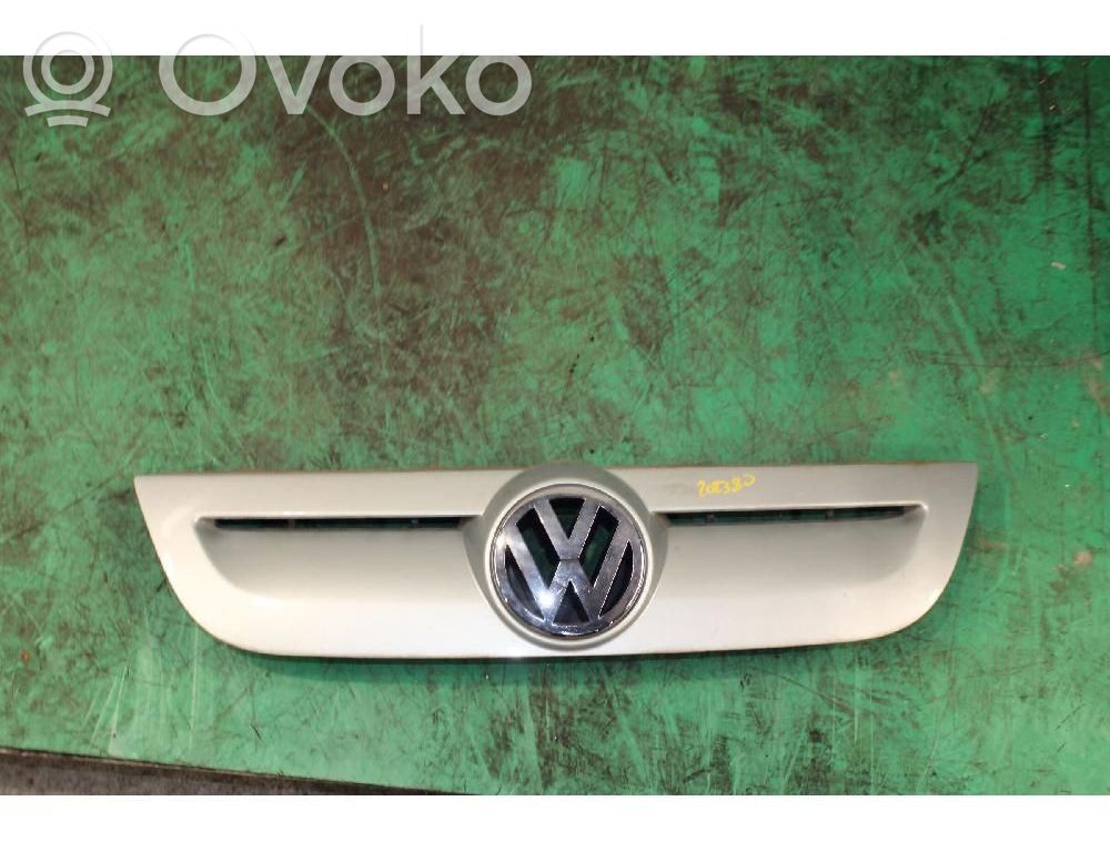 Volkswagen Polo IV 9N3 Etupuskurin ylempi jäähdytinsäleikkö