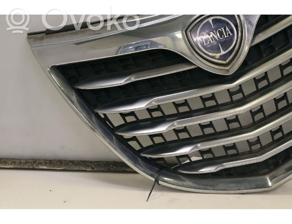 Lancia Ypsilon Oberes Gitter vorne