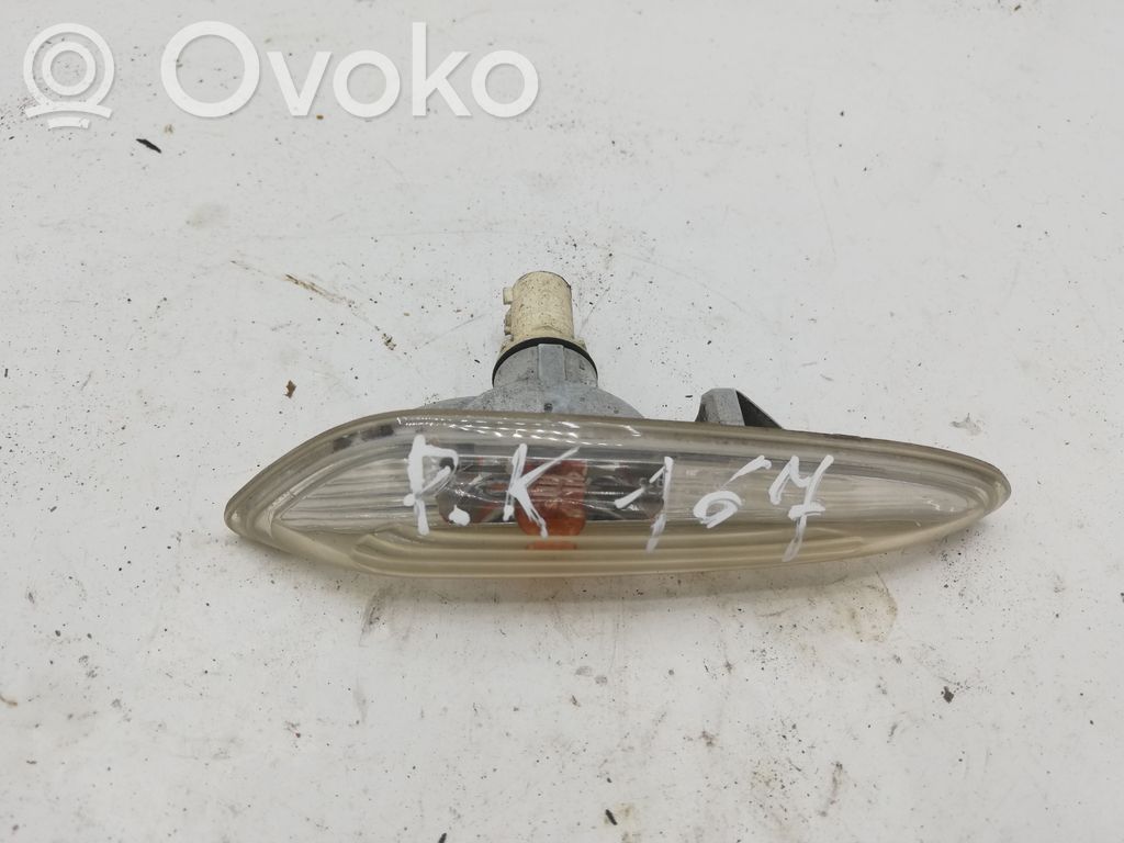 Front fender indicator light   3418447,251572