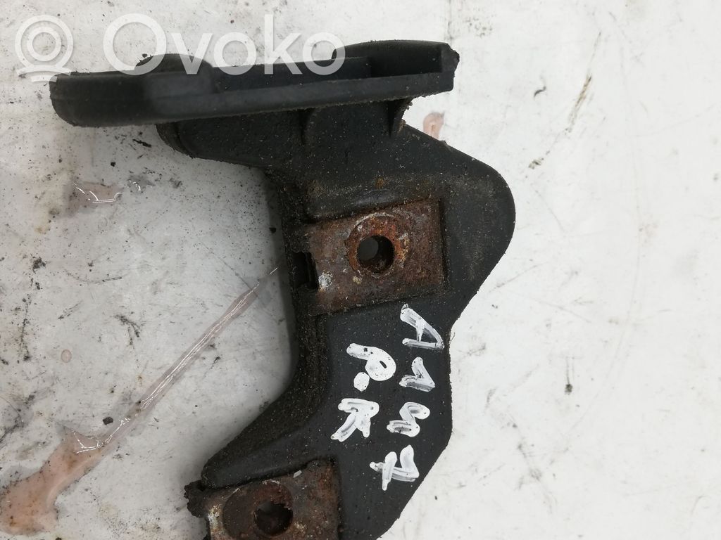 Priekšpusē bampera turētājs   8159361