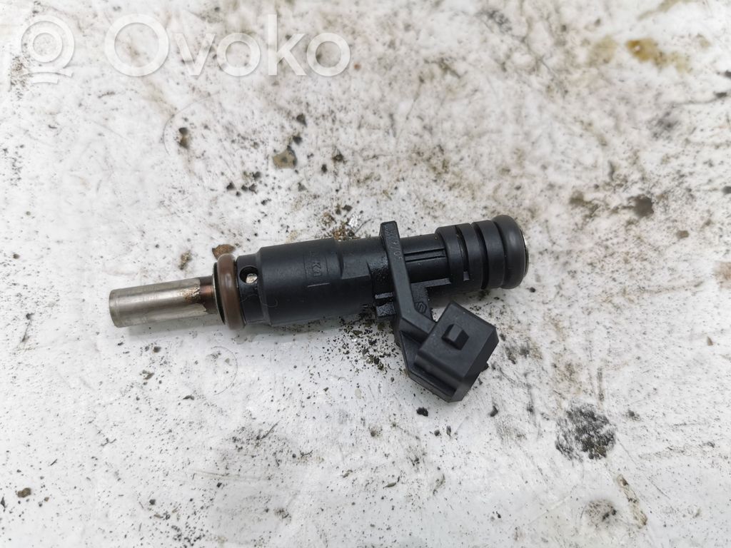 BMW 5 E60 E61 Fuel injector 