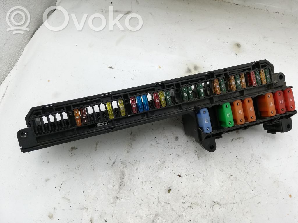 BMW 5 E60 E61 Saugiklių blokas 