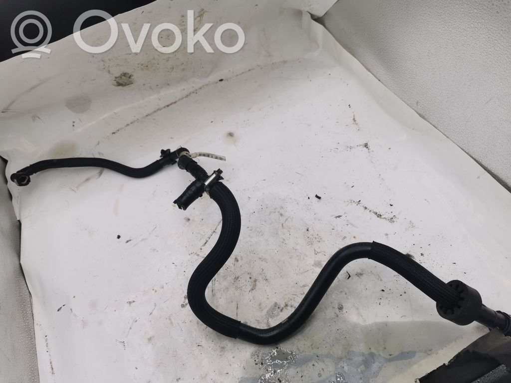 BMW 1 E81 E87 Fuel line pipe 
