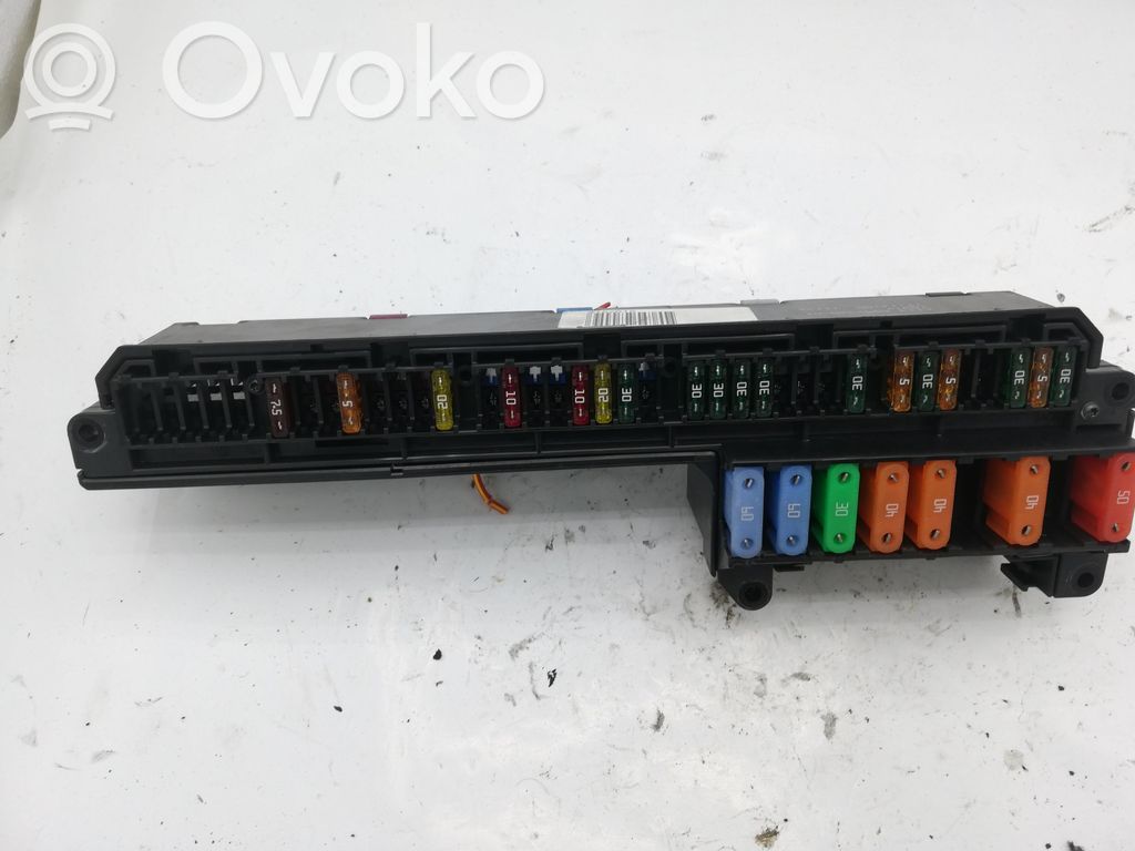 BMW 5 E60 E61 Saugiklių blokas 