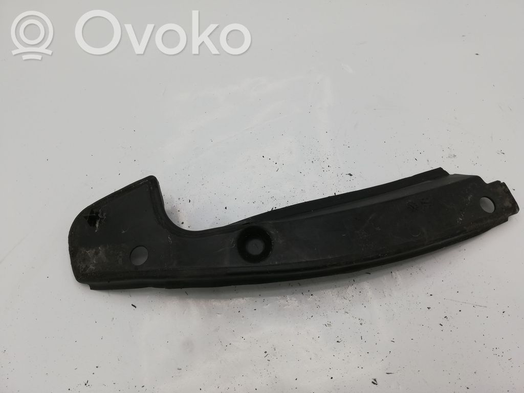 BMW 5 E60 E61 Kita variklio skyriaus detalė 