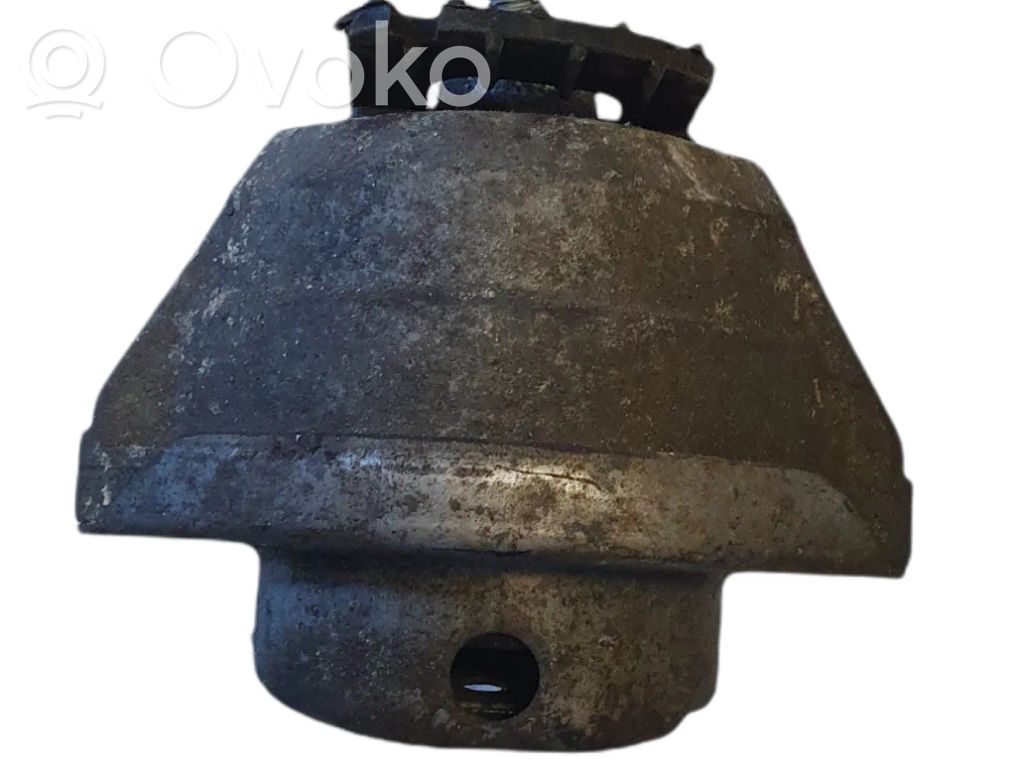 BMW 5 E60 E61 Dzinēja spilvens 
