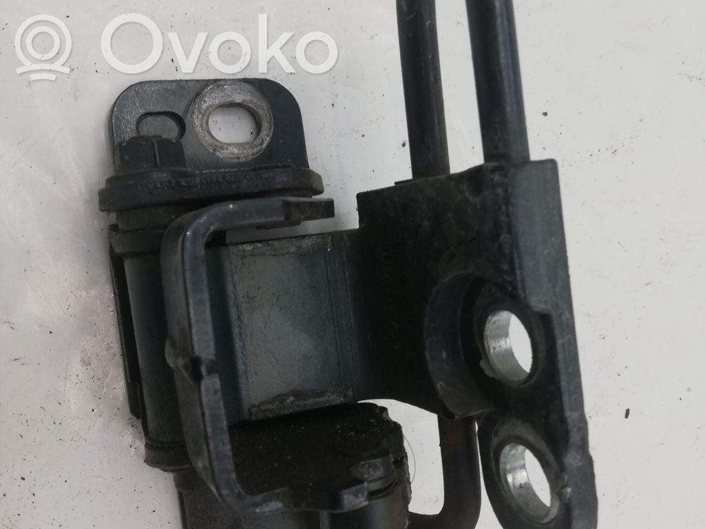 Volkswagen Phaeton Front door lower hinge 
